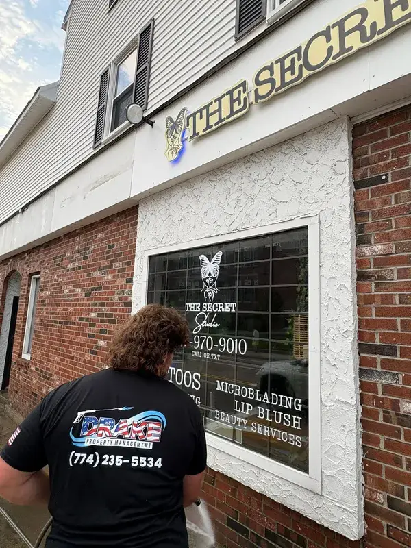 Commercial building cleaning completed in Franklin MA