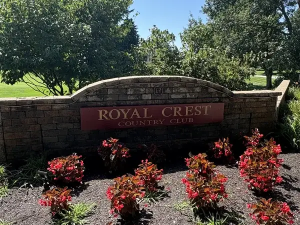 Royal Crest Country Club entrance sign in Walpole MA after commercial pressure washing