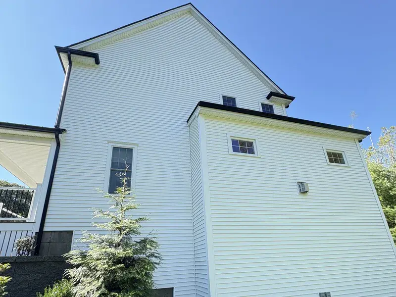 Pristine siding after soft wash
