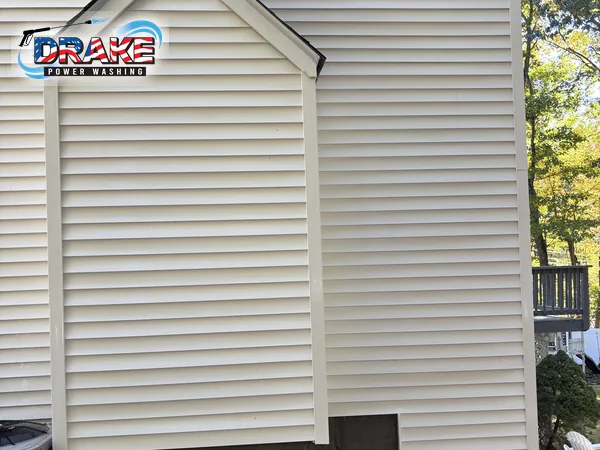 Clean vinyl siding and projecting wall after house washing in Franklin MA